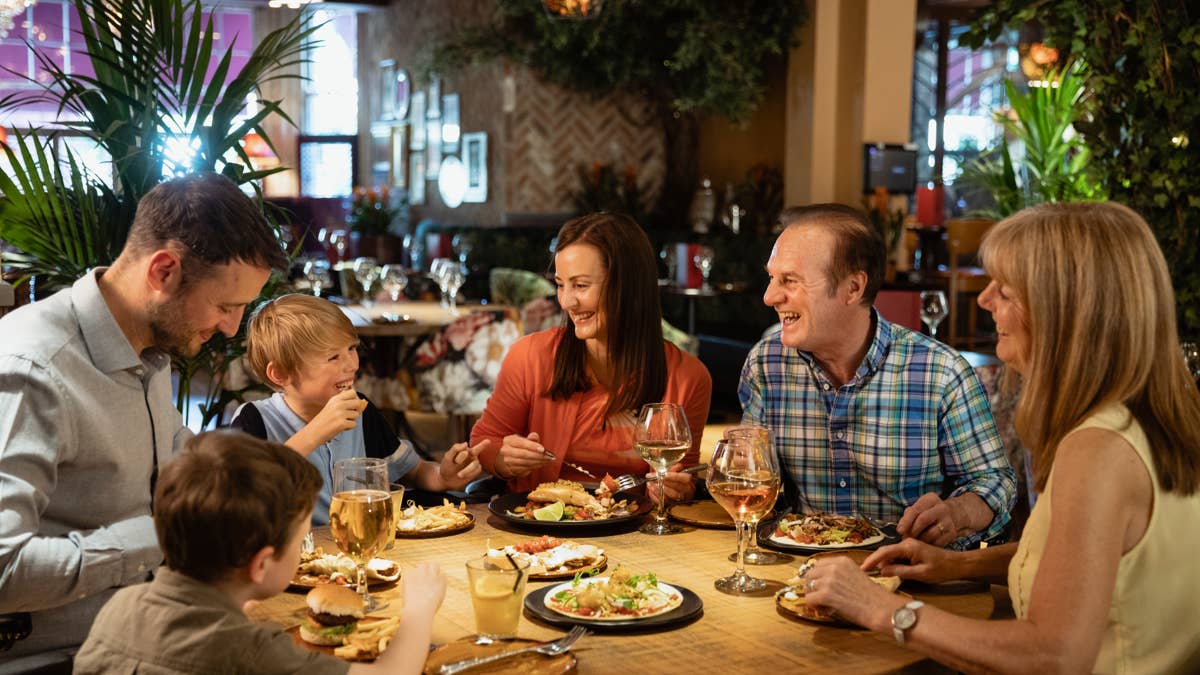 Popular restaurant chain closes nearly all locations in 2026
